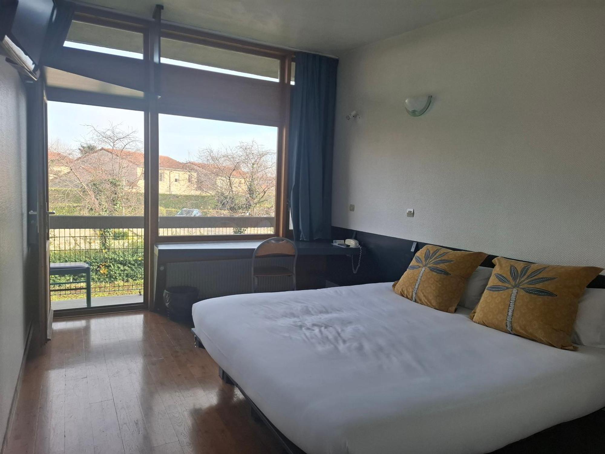 מונרו-לה-בה Hotel Restaurant Cirius מראה חיצוני תמונה